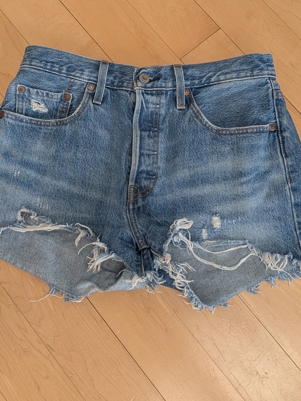 Levi's 501 Light Blue Frayed Hem Denim Shorts W28